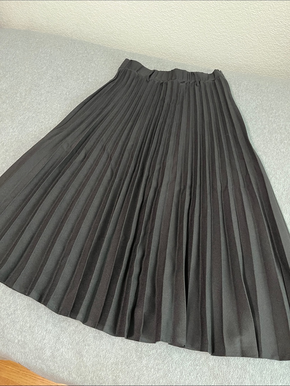 Haute Monde Black Pleated Midi Skirt Medium Moody Preppy Minimalist - Picture 9 of 9